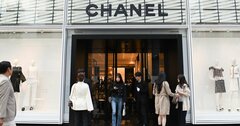 高級ブランド、値上げし過ぎのツケ回る