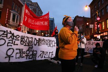 米国のアジア系住民、憎悪犯罪急増で結束の動きも
