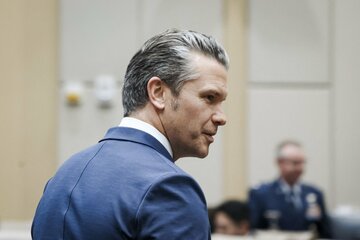 米国防長官、兵器・弾薬不足を否定