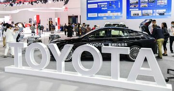トヨタが中国サプライヤーから部品調達して開発か、「EVでもHVでもない」クルマの正体