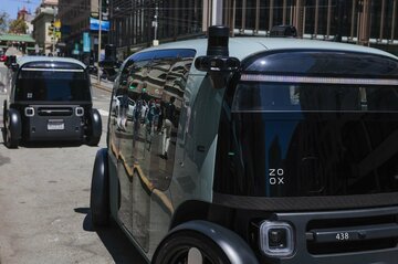 有料運行始めたアマゾンの運転席なしロボタクシー