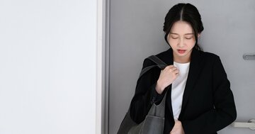 メガバンク行員が語る「ストレス過多な日常」、うつから復職の30代女性行員は…