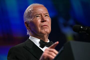 バイデン氏、WSJ記者の解放要求　記者夕食会で2年連続