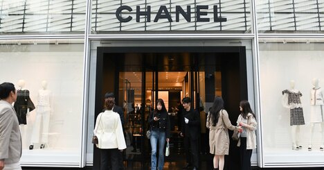 高級ブランド、値上げし過ぎのツケ回る