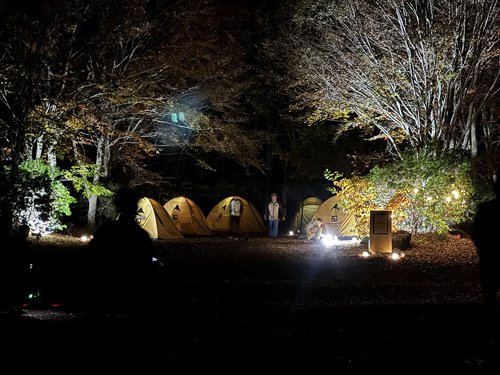 夜はテント泊。富士の裾野でしかも雨。凍死するのではないかと不安でしたが、最近のキャンプ用品は優れていますね。とても快適に眠ることができました