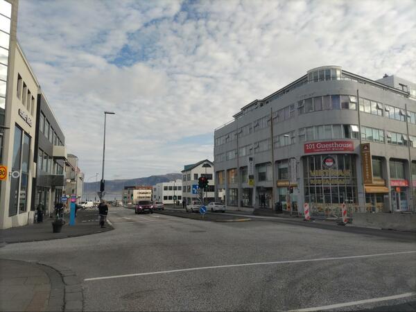 市内中心部から徒歩10分でこの景色（提供=筆者）