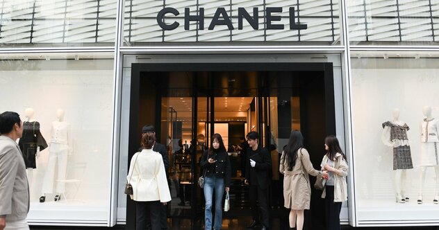 高級ブランド、値上げし過ぎのツケ回る
