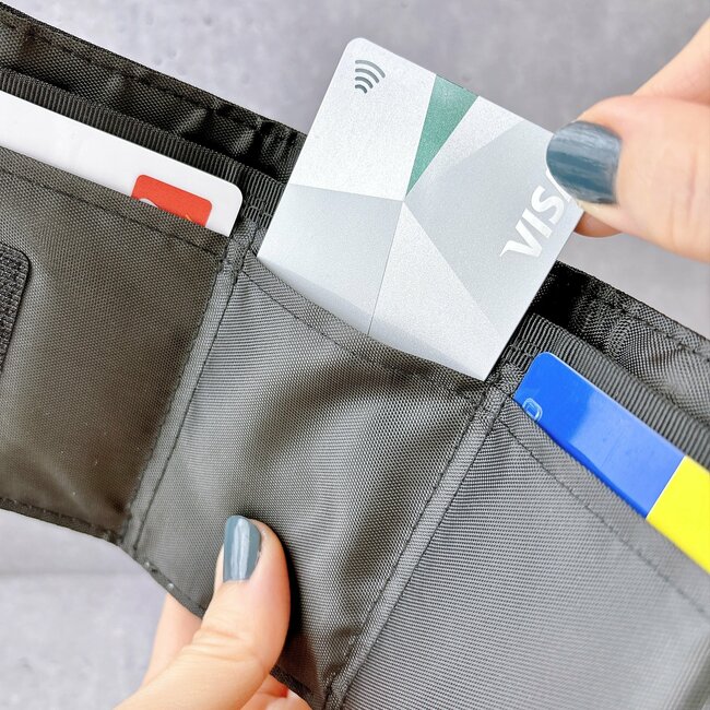 【無印良品】小銭が取り出しやすくて便利!1490円の「ミニ財布」手のひらサイズなのにカードが12枚も入った!《購入レビュー》