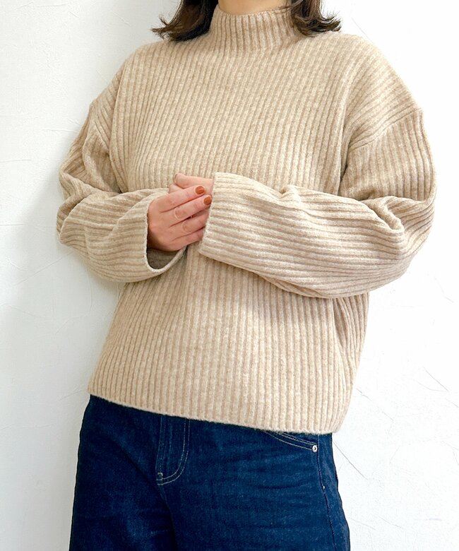 何も着てないみたいに軽い…！ユニクロの“雲みたいなニット”1990円とは思えない着心地です！「めちゃくちゃ暖かい！」「太ってみえない」