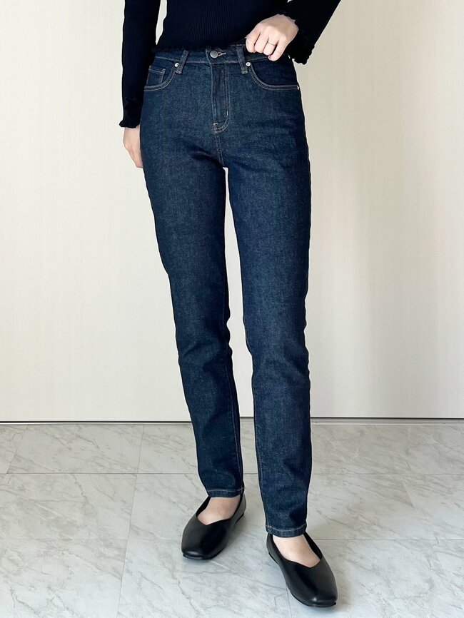 「即決で2色買いしました」GUの“細見えパンツ”ストンと落ちるシルエットがきれい！「カッコよくみえる」「仕事とプライベート用買いました」