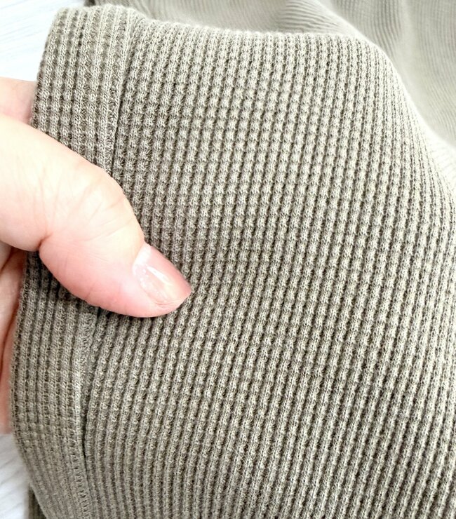 「全カラー買いたいです」無印良品の“ゆったりパンツ”楽ちんなのにキレイ見え！「最高にはき心地が良い」「リラックスしながらも上品」《購入レビュー》