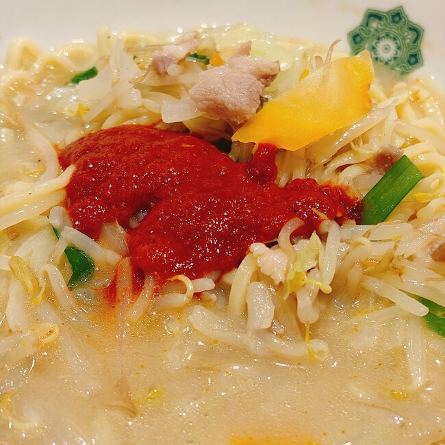 「ボリュームおかしくないですか？」日高屋の“てんこ盛りメニュー”具だくさんで麺が見えないよ！「美味しすぎて2日連続で食べてる」「腹パンになった」《実食レビュー》