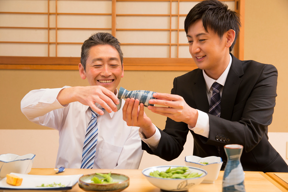 飲み会で若手にウザがられない「上司の心得」