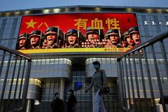 「戦狼外交」抑制探る中国、立ちはだかる愛国主義
