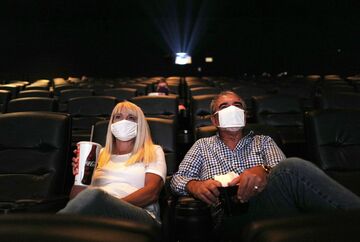 ハリウッド映画界の試練、新型コロナが極悪玉