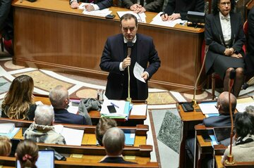 フランス政治のマヒが常態化、極右政党に恩恵