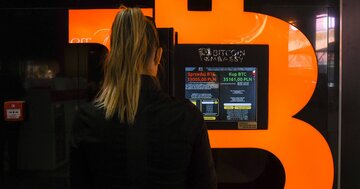 仮想通貨に投資したい？ 関連株も一考の価値