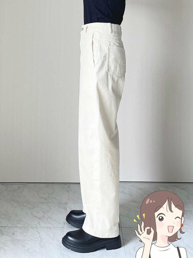 「とにかくシルエットが良い」ユニクロの“脚が長く見えるパンツ”秋冬コーデに大活躍です「色違いで2つ買った」「形が良すぎて即買い」