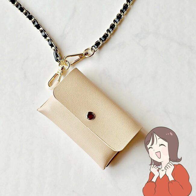 もう普通の財布に戻れないかも…！ダイソーの「お札を折らずに入れられるミニ財布」カギもカードも収納できて天才！