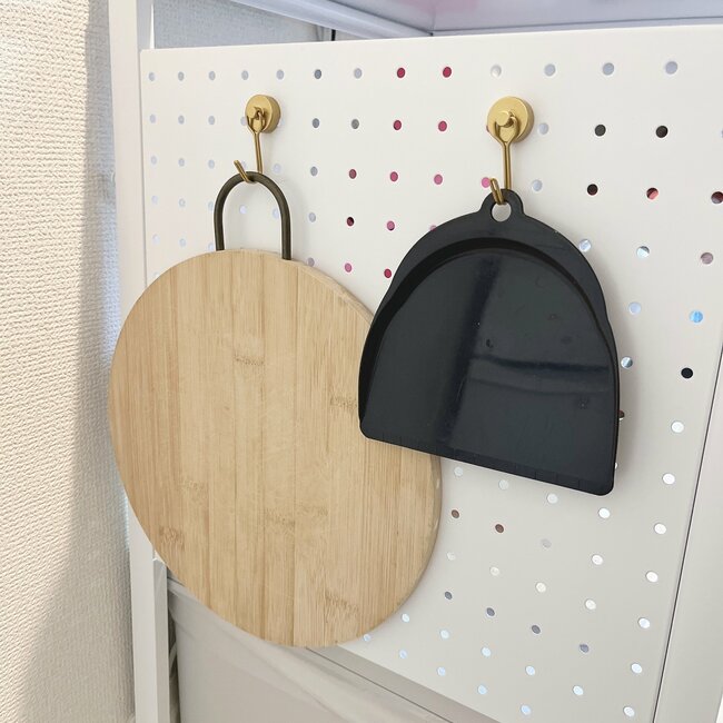 「思わず衝動買い」「追加で買い足したい」3COINSの“オシャレ収納グッズ”アンティーク感が素敵すぎる！「めっちゃ可愛くて愛用してます」