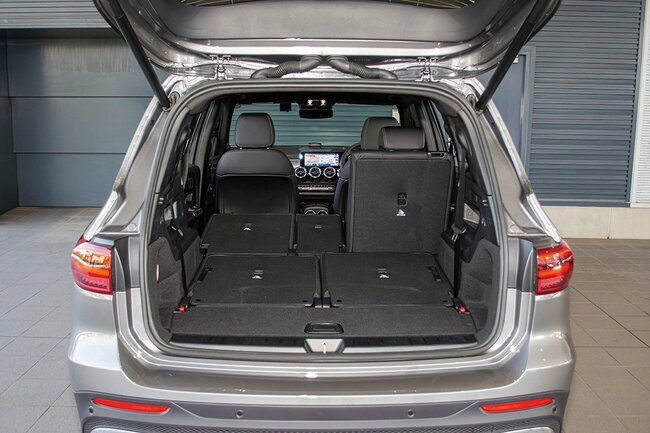 メルセデス・ベンツGLB 200d 4MATICS Urban Stars荷室