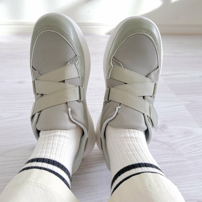 楽ちんすぎて、他のスニーカーに戻れない…!ワークマンの「新感覚シューズ」スポッと履けて、ふんわり歩けちゃうんです!