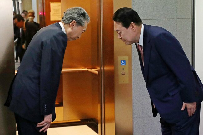 鳩山元首相が韓国のテレビで「日本政府の非礼」をお詫び、発言の中身とは
