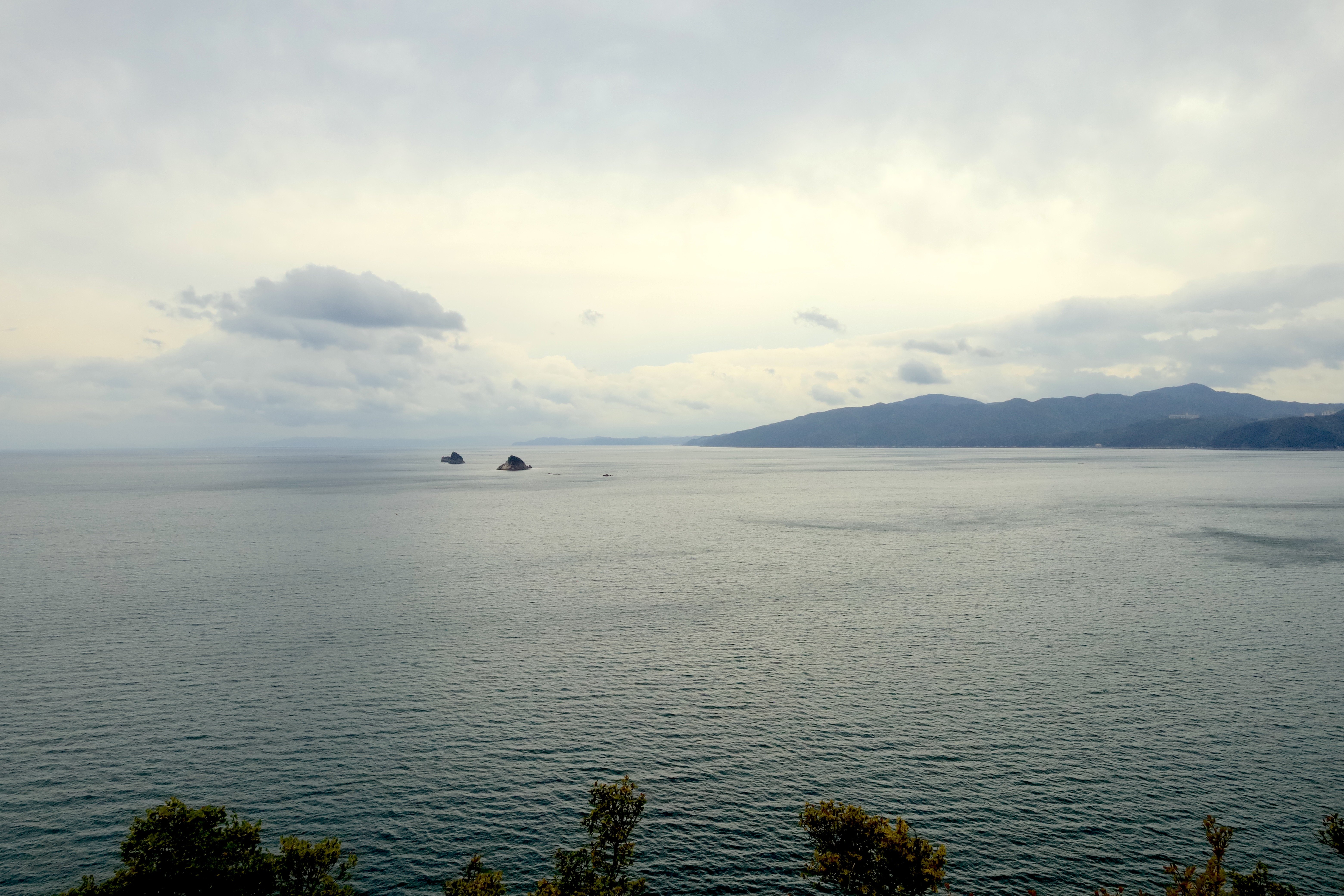 引田城より東方の眺望。中央奥に淡路島が見える