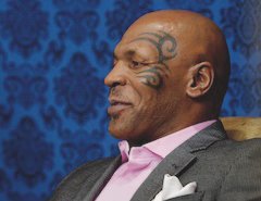ヒップホップ界のカリスマ「2PAC」とマイク・タイソンの涙の友情