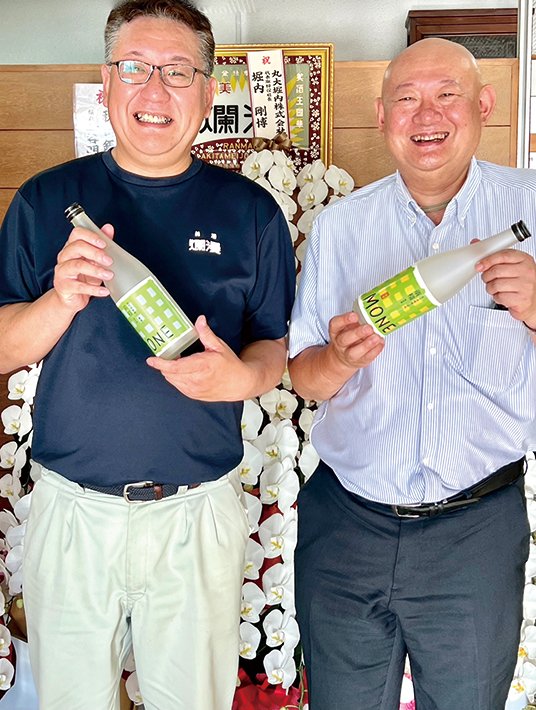 製造部長の大友理宣さん（左）と営業企画室長の伊藤崇さん