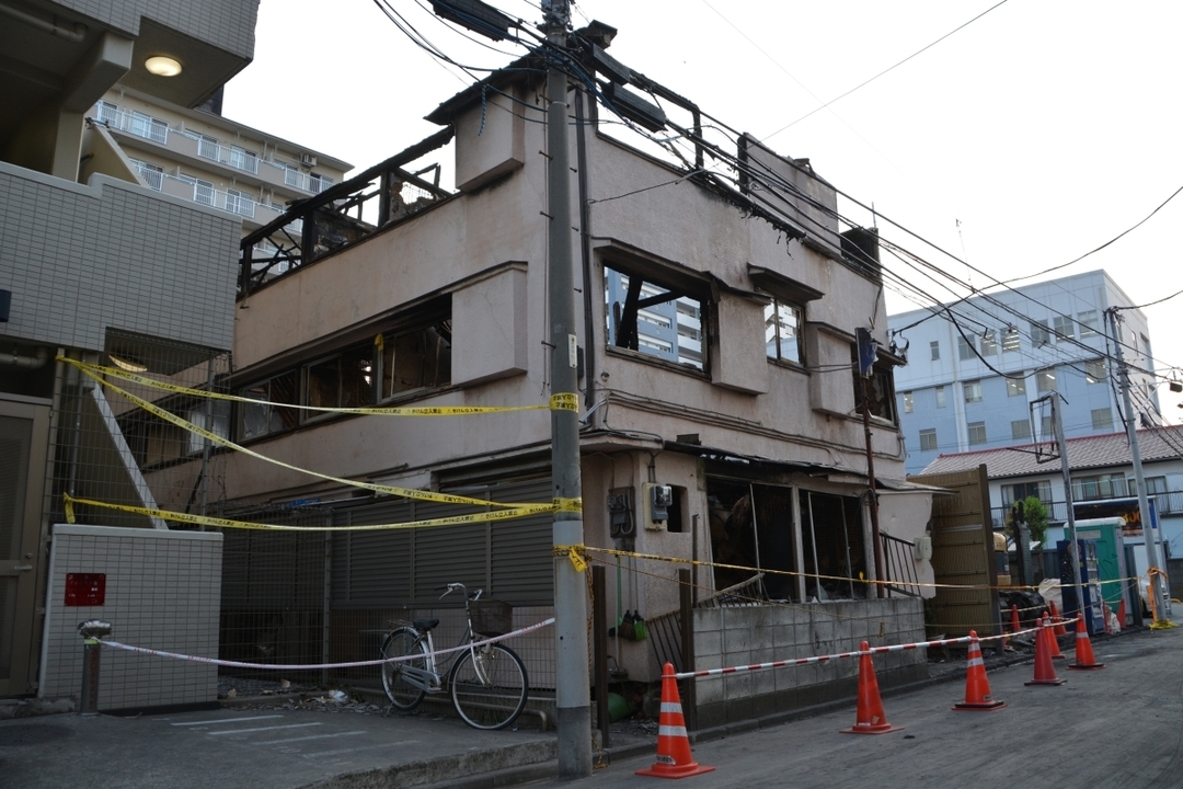 川崎・簡易宿泊所火災を引き起こした貧困の深層