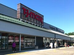 ネットより店舗、コロナでも不変の米格安チェーン
