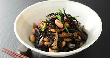 「なんだか顔が疲れて見える…」むくみとクマをやさしく整える食べ方