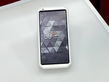 5Gスマホ 日本メーカーは機能勝負