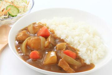 認知症になりにくい人が食べている「身近な食べ物」3選…カレー、ナッツとあと一つは？【多くの研究結果が裏付け】