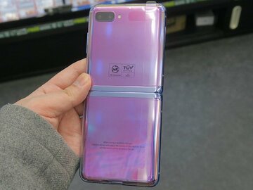 縦折りスマホ「Galaxy Z Flip」にパープルの海外版