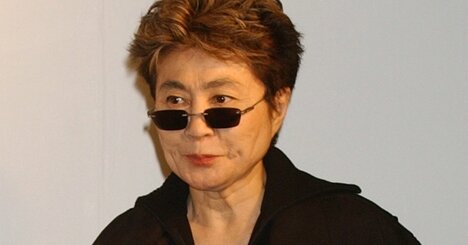 ジョン・レノンとオノ・ヨーコの出会いは本当に偶然？「運命の初対面」に残された謎