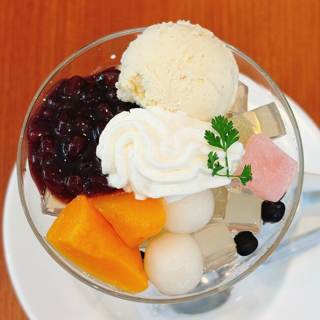 「美味しい、止まらないよぉ」ロイヤルホストの“よくばりスイーツ”幸福感がえげつない！「今後、デザートはこれでいい」「いっちゃん美味くて感動」