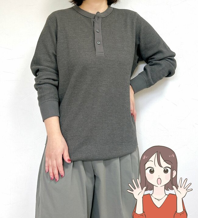 「色違いで3つ購入」グローバルワークの“1995円トップス”ゆるっとシルエットで体型カバー効果ばつぐん！「スッキリ見えます」「これからの季節にちょうど良さそう」