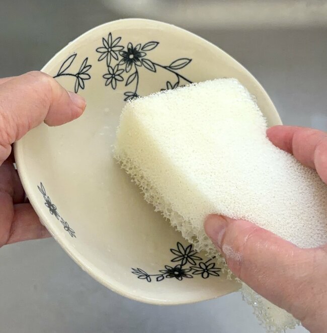 家のお皿、同じもので揃えたい！セリアの「お花畑みたいな食器」可愛くって出番が止まらない…！《購入レビュー》