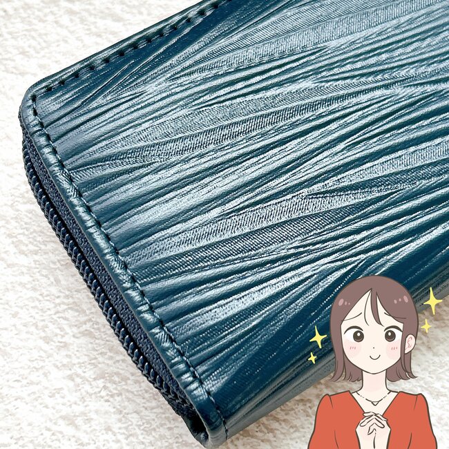 カードや診察券が22枚入る…!ワークマン新作の「980円ミニ財布」ガバッと開いて取り出しやすい!