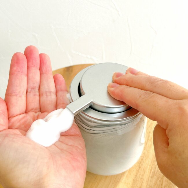 「80本以上購入した」無印良品の“天才ハンガー”服がすべりにくくて快適すぎる！「何本あってもいい！」「ノンストレスです」