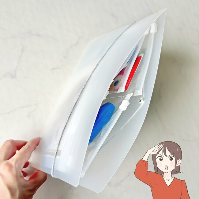 お薬手帳や診察券、薬がまとめて入った！無印良品の“天才ケース”ポケット豊富で便利すぎる！「ありそうでなかった商品」「考えた人、すごい」