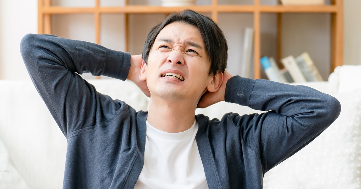 悩む男性