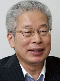 来期、100億円の利益改善見込む中計スタート<br />「新店のほか既存店活性化にも積極投資する」<br />ユニー社長 前村哲路