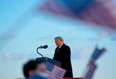 トランプ氏の政治団体、年初時点で33億円調達