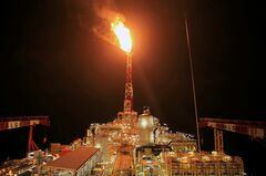 OPECプラス、段階的な増産方針を維持　原油相場は下落