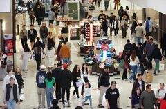 リベンジ消費とまらず　米国人の支出に変化