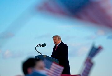 トランプ氏の政治団体、年初時点で33億円調達