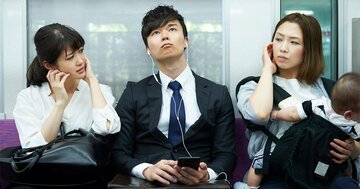 ヘッドホンの音漏れで「ついに傷害事件が起きた」1980年代の新聞が痛烈に批判した相手とは?